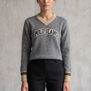 Vintage Ralph Lauren Wollpullover in Grau, Größe S – Damen, am Model getragen