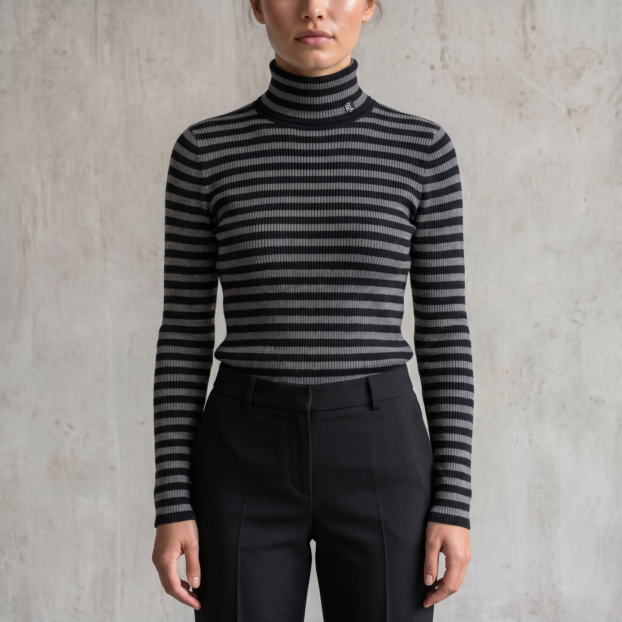 Vintage Ralph Lauren Rollkragenpullover in Grau/Schwarz, Größe M – Damen, am Model getragen