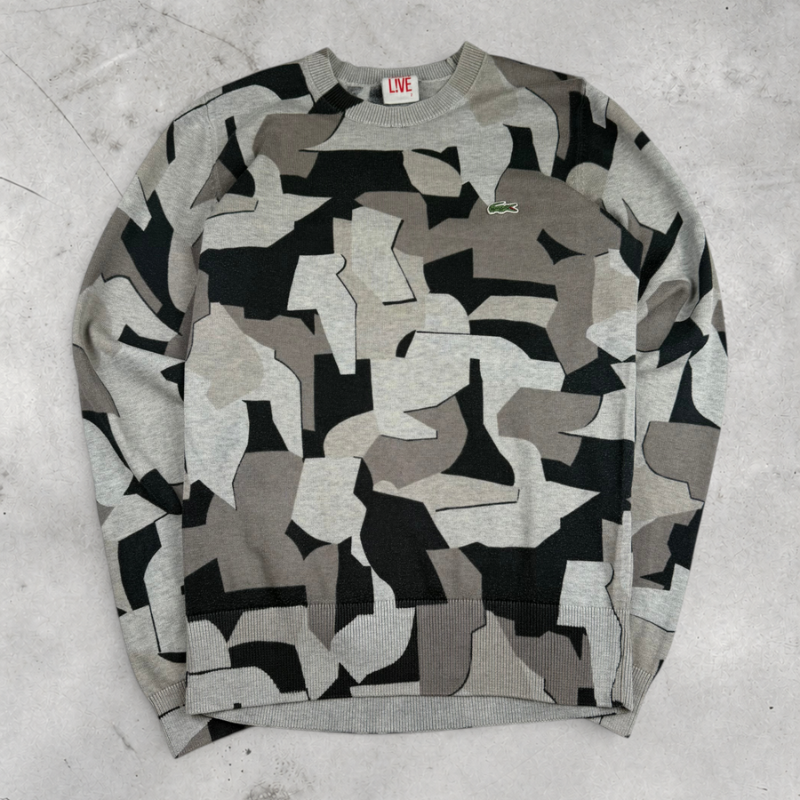 Wytek vintage Lacoste sweatshirt in grey with a geometric camouflage pattern and iconic green crocodile logo.