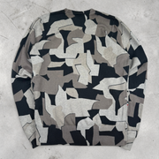 Wytek vintage Lacoste cotton sweatshirt in grey with a geometric abstract pattern, back view.